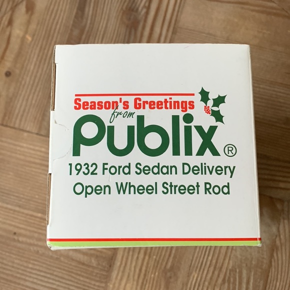 Publix 1932 Ford Sedan Delivery Open Wheel Street Rod Christmas - Picture 5 of 7